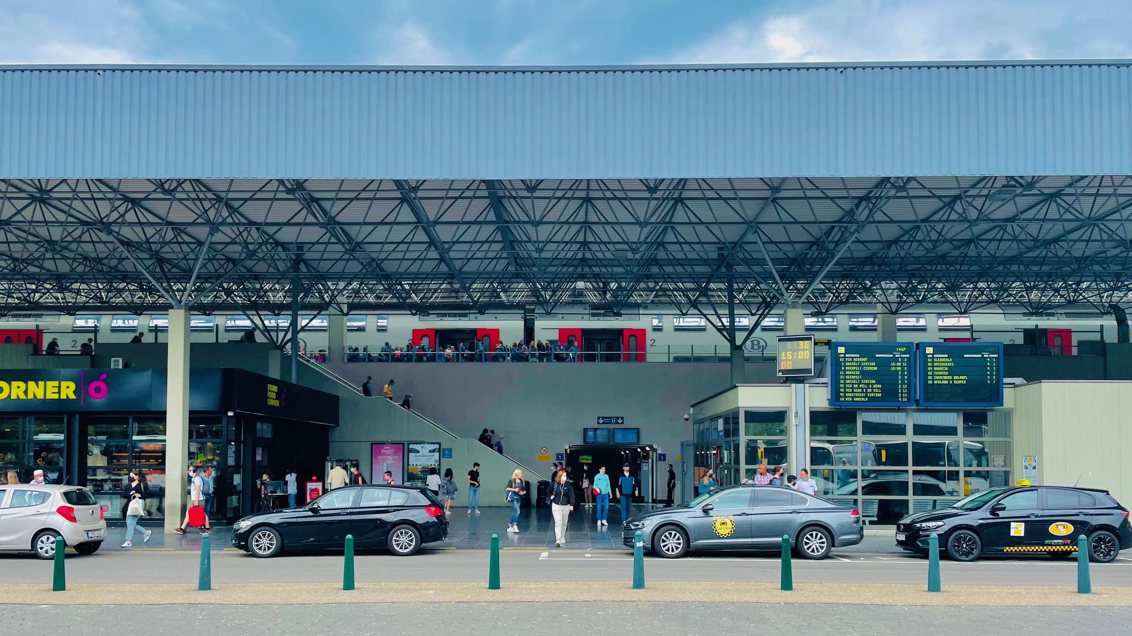 The Genk train station building